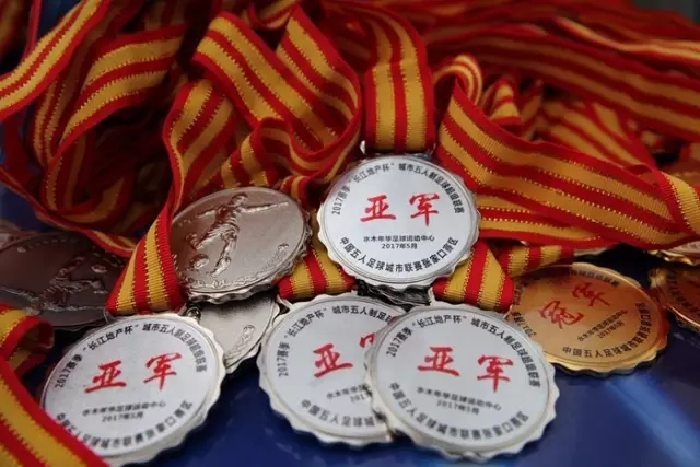 张帆17分费尔德23分北控险胜上海 闫鹏飞23+10